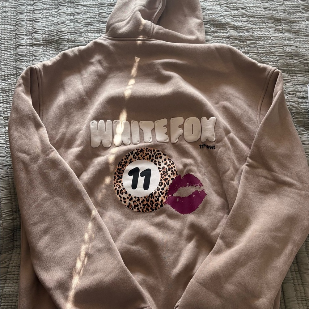 Women's NWT White fox 11th Street She's So Lucky Oversized Hoodie Moon Kiss